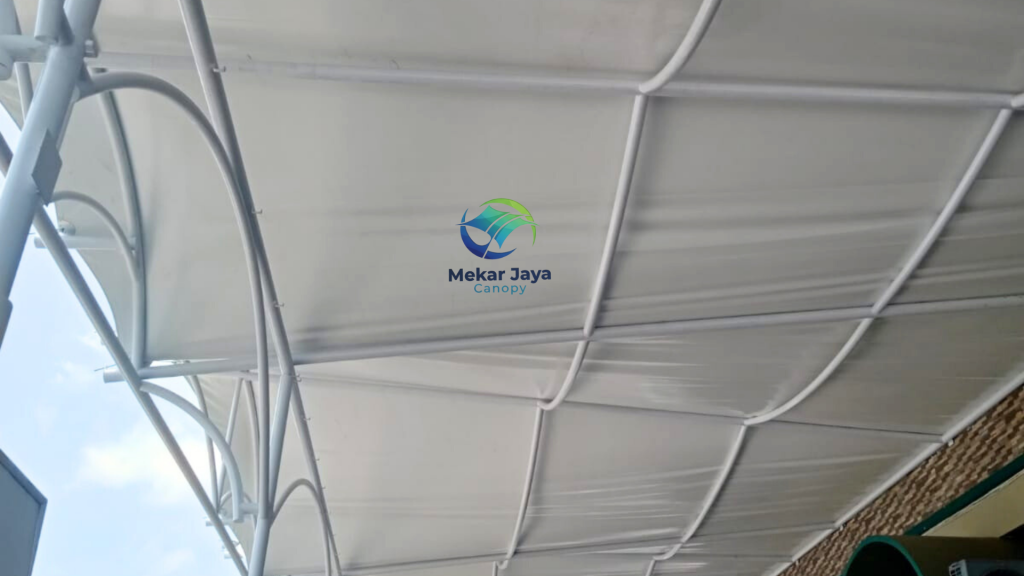 Pemasangan kanopi membran masjid Bogor oleh Mekar Jaya Canopy, desain elegan dan hasil rapi bergaransi.